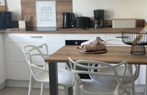 Amneville House | La Bulle Dorée Private Jacuzzi Amneville Cité des loisirs 8 p