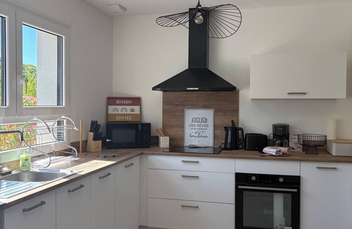 Amneville House | La Bulle Dorée Private Jacuzzi Amneville Cité des loisirs 8 p