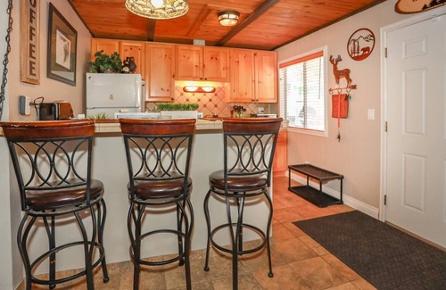 Sugarloaf Cabin | La Cabanita - Pet Friendly!