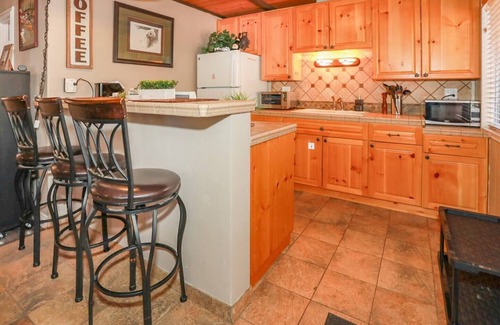 Sugarloaf Cabin | La Cabanita - Pet Friendly!