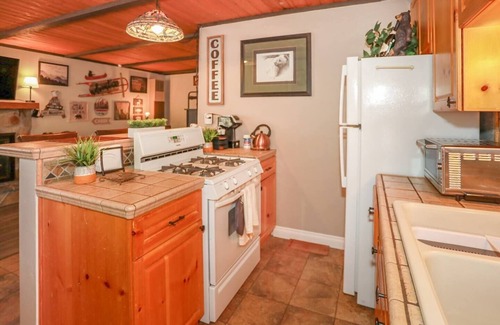 Sugarloaf Cabin | La Cabanita - Pet Friendly!