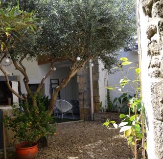 Aigues-Vives Bed & Breakfast | La Cachette
