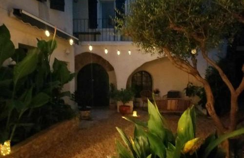 Aigues-Vives Bed & Breakfast | La Cachette