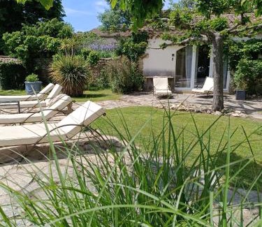 Deaux Bed & Breakfast | La Capitelle , Chambre double indépendante avec piscine