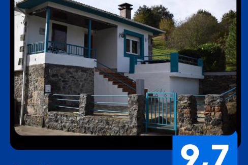 Ramales de la Victoria House | LA CASA AZUL, un oasis de calma, vistas impresionantes con PISCINA, SALTADOR, BARBACOA y acceso al río Asón