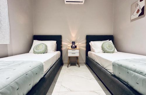 Agia Marina House | La casa di Bei-peaceful and secluded retreat with private pool- By Villa Mana Gers