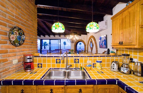 Las Gaviotas House | La Casa Flores - Las Gaviotas Mexican style casa.