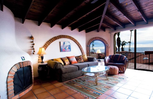 Las Gaviotas House | La Casa Flores - Las Gaviotas Mexican style casa.