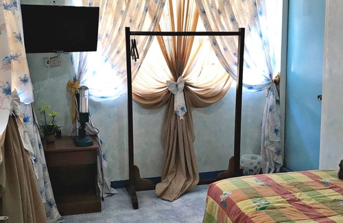 Caramoan Hotel | La Casa Roa Hostel