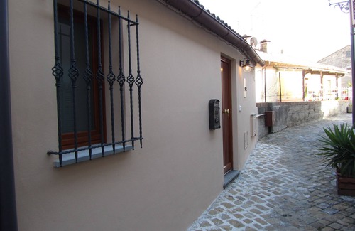 Mondolfo House | La Casetta, the charm of the historic center enclosed in a delightful home.