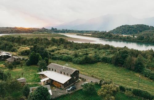Cochamo House | La Casona Puelo Lodge