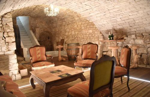 Verdun Apartment | La Cave Secrète