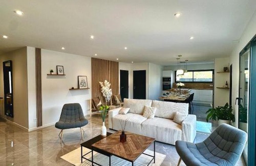 Charmes-sur-Rhone Villa | La Charmésienne - Modern villa with pool