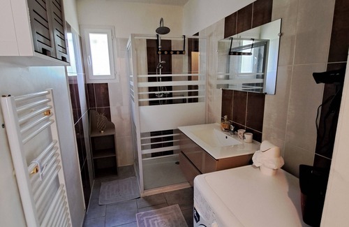 Chassiers House | La Châtaigne house in a peaceful setting surrounded by nature