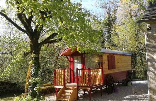 Cuzance House | La Chaumière et sa Roulotte