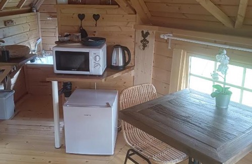 Cannes-et-Clairan Bed & Breakfast | La Chouette Villa , Cabane Kota, chambre spacieuse de 20m2 totalement indépendante