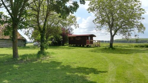 Avaray Bed & Breakfast | La Ferme de l'isle et sa Roulotte
