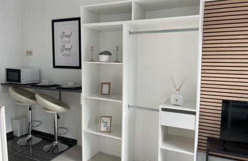 Fontaine-l'Eveque Bed & Breakfast | La Ferme du Château - Studio 1