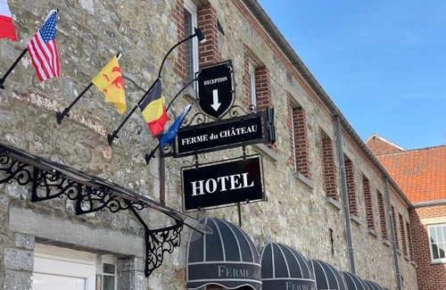 Fontaine-l'Eveque Apartment | La Ferme du Château - Superior Suite