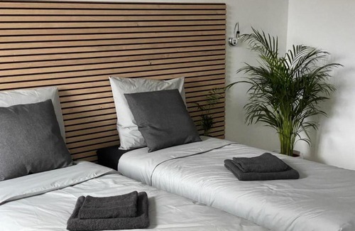 Fontaine-l'Eveque Apartment | La Ferme du Château - Superior Suite