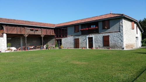 Montrejeau House | La Ferme Les Coustères - Gîte modulable - En couple ou en tribu de 2 à 15 pers