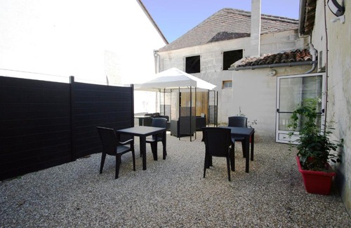 La Tour-Blanche-Cercles Bed & Breakfast | la fin de la faim