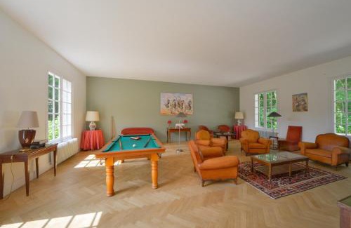 Mery-es-Bois House | La Genêtière - Grande maison avec étang en Sologne