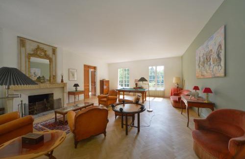 Mery-es-Bois House | La Genêtière - Grande maison avec étang en Sologne