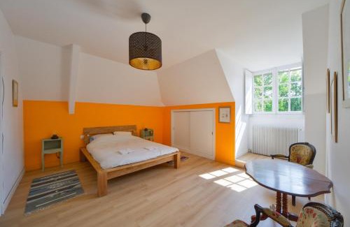 Mery-es-Bois House | La Genêtière - Grande maison avec étang en Sologne