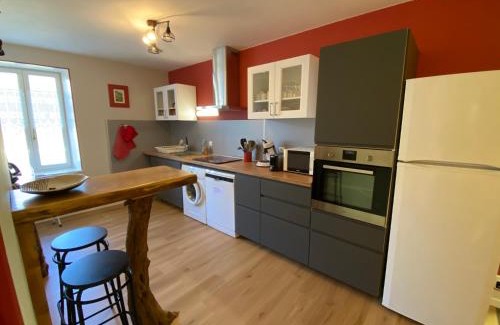 Pont-de-Poitte House | La grande marmite du lac de Vouglans