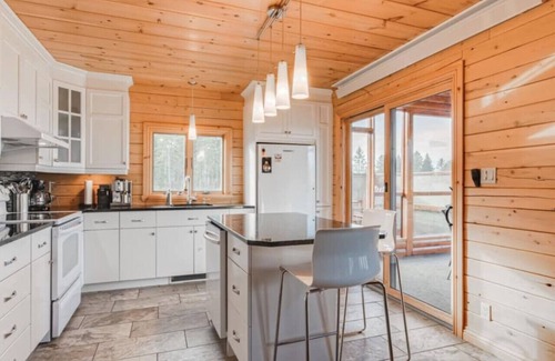 Notre-Dame-Des-Bois Apartment | La Grande Ourse | Hot Tub | Scenic View | Foosball