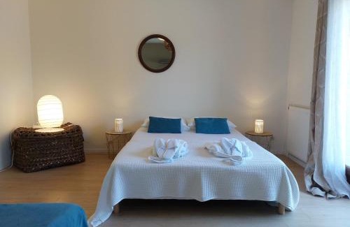 Noaillan Apartment | La Guest House BYLAVILLA25 calme et détente