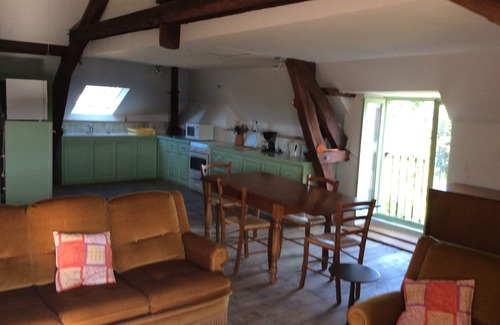 Eymoutiers Apartment | La Jolie Maison - Attic Apartment - min 7 days