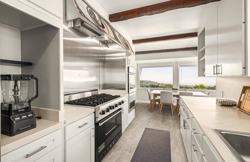 Country Club House | La Jolla Hilltop Haven with Ocean Views and Spa