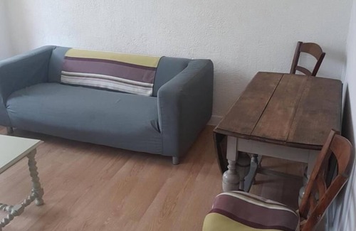 Saint-Jean-d'Angely Apartment | La Laverie - Nice apartment