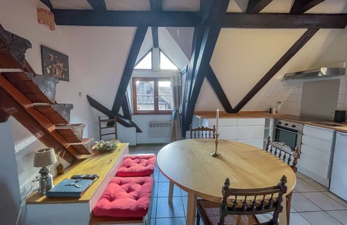 Riquewihr Apartment | La Maison Bleue - Historic house in the heart of Riquewihr. "La Chouette" 3 guest flat