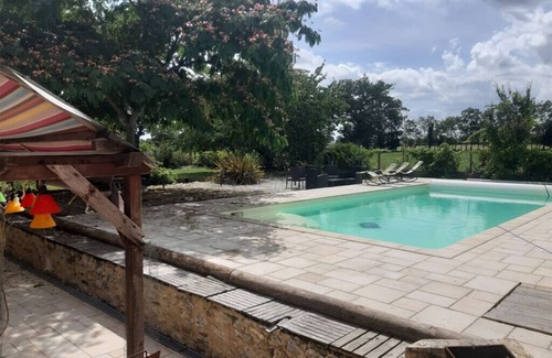 Parne-sur-Roc Villa | La Maison de Courcelle- Parné-sur-roc Charmante & Spacieuse Maison Avec Piscine