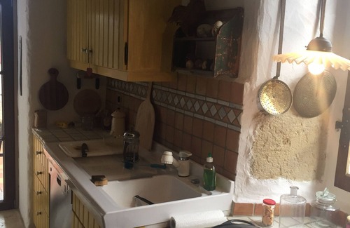 Molas House | La Maison des Roses – Charming retreat in Gascony with heated pool & flower garden