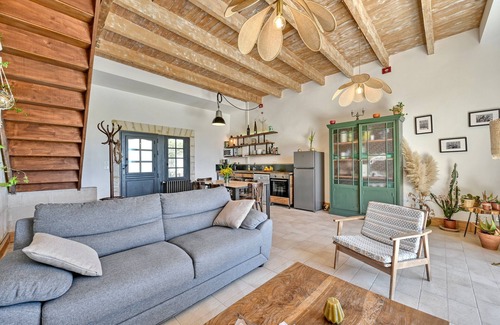 Beaucaire House | La Maison des Vendangeurs*, Gîte with swimming pool and bicycles