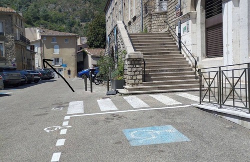 Tournon-sur-Rhone House | La Maison du Château, quiet and central