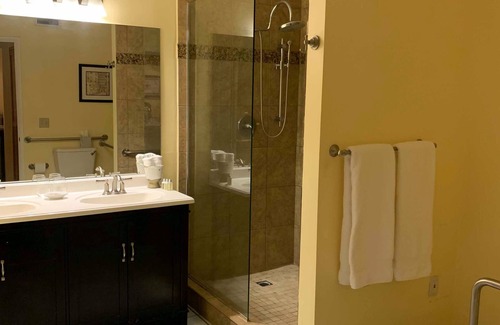 Deepwell Estates Hotel | La Maison Palm Springs - Deluxe King Room #1