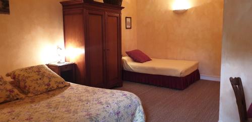 Val de Gatine Bed & Breakfast | La Maison prés du ruisseau Chambre jaune