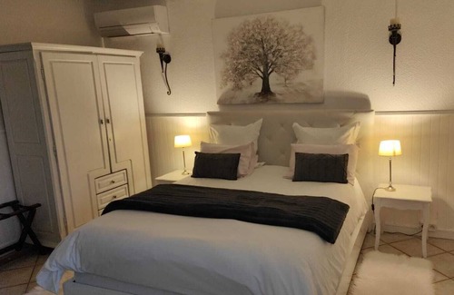 Crest Bed & Breakfast | La Maison XV
