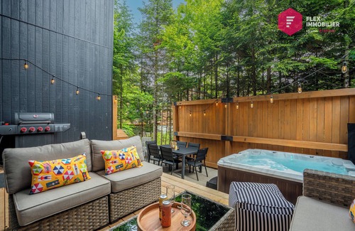 Pont-Rouge Ski Chalet | ⭐ La Marie-Clémentine de Portneuf 🍊 Private hot tub, Pool & Billard ⭐