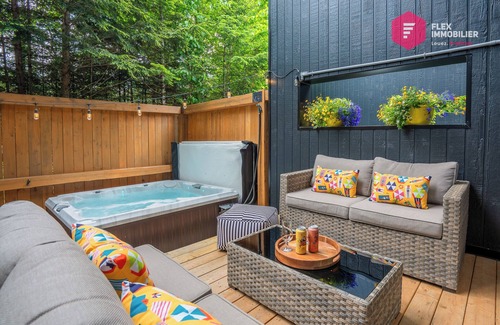 Pont-Rouge Ski Chalet | ⭐ La Marie-Clémentine de Portneuf 🍊 Private hot tub, Pool & Billard ⭐