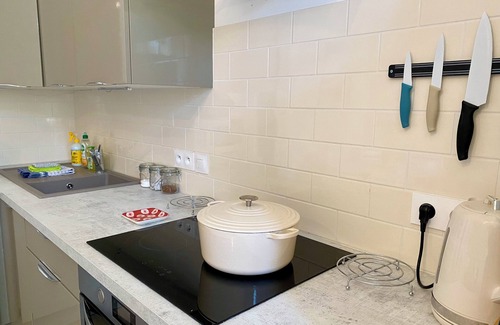 Aulnay Cottage | La Montgrande, Aulnay. Gîte within walking distance to bars restaurants