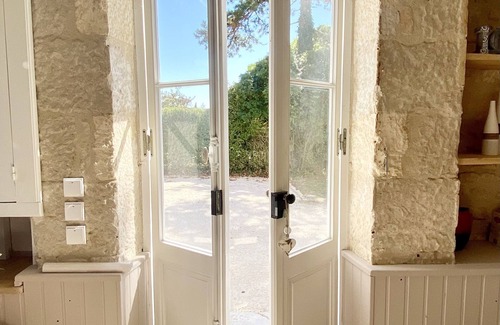 Aulnay Cottage | La Montgrande, Aulnay. Gîte within walking distance to bars restaurants