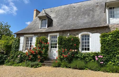 La Jaille-Yvon Bed & Breakfast | La Moulinière, jolie longère du XVIIè 25, chemin de la Source