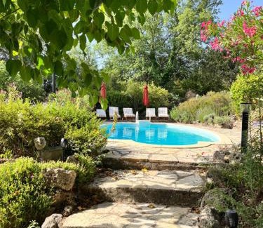 Saint-Antonin-du-Var Apartment | La Parenthèse du Var - Gîte avec grande terrasse vue sur piscine