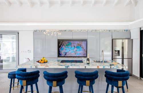 Les Terres Basses Villa | La Perla Estate - 7 BR Luxury Beachfront Villa with utmost privacy